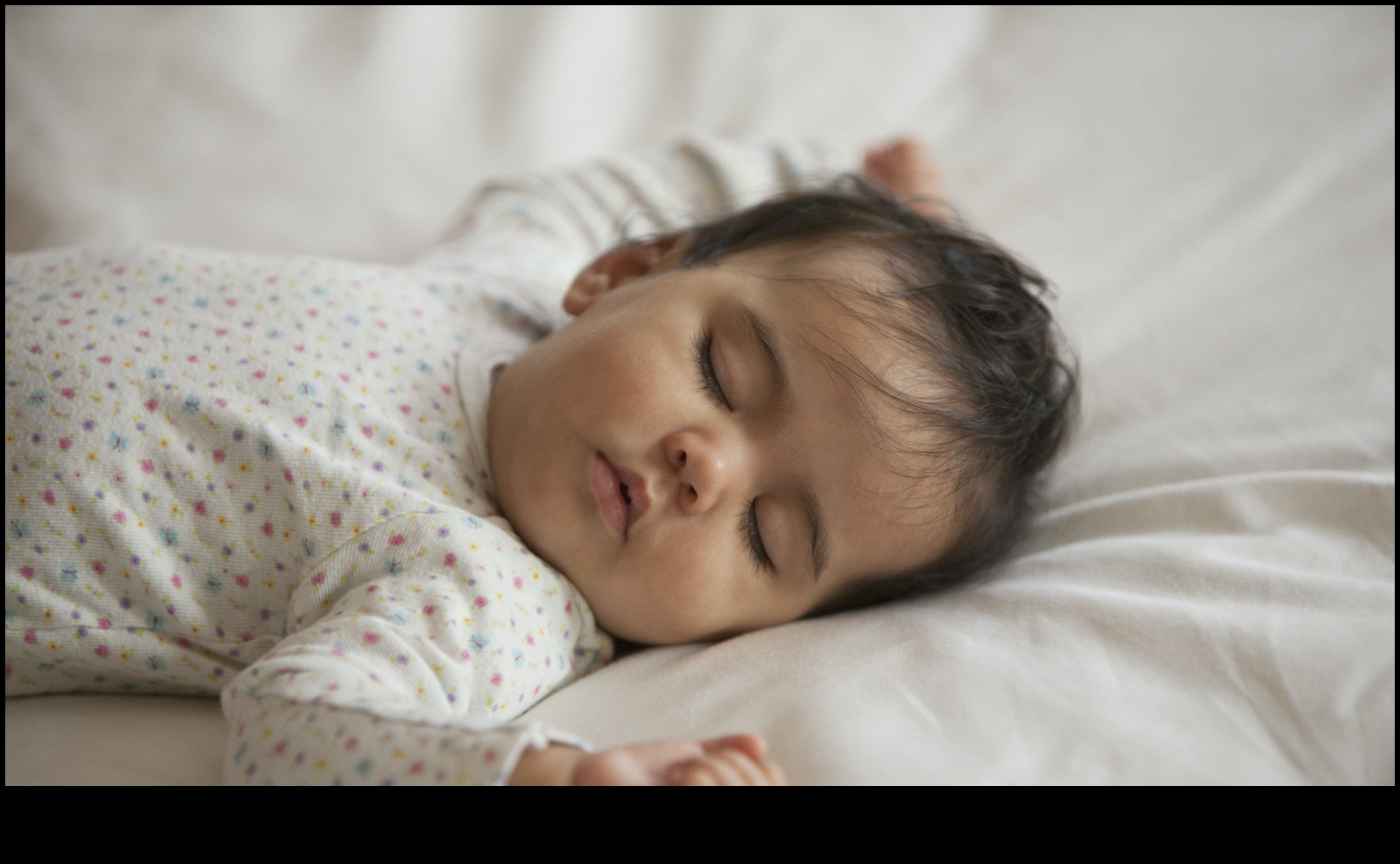 כוכבים ישנוניים: מדריכים את תינוקך ללילות שלווים ונינוחים