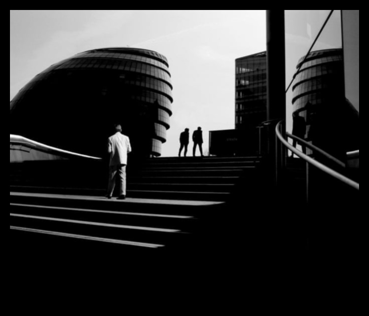 עיר הצללים: צילום אדריכלי חשף את הברק