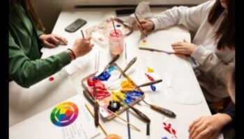 תענוגות דינמיים: חקר עולם החינוך לאמנויות יצירתיות