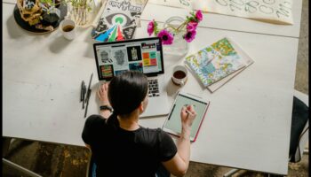 עיצוב חלומות: שחרור יצירתיות באמנות גרפית