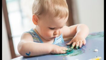 קשרים חמוצים: בניית קשרים להתפתחות רגשית של תינוק